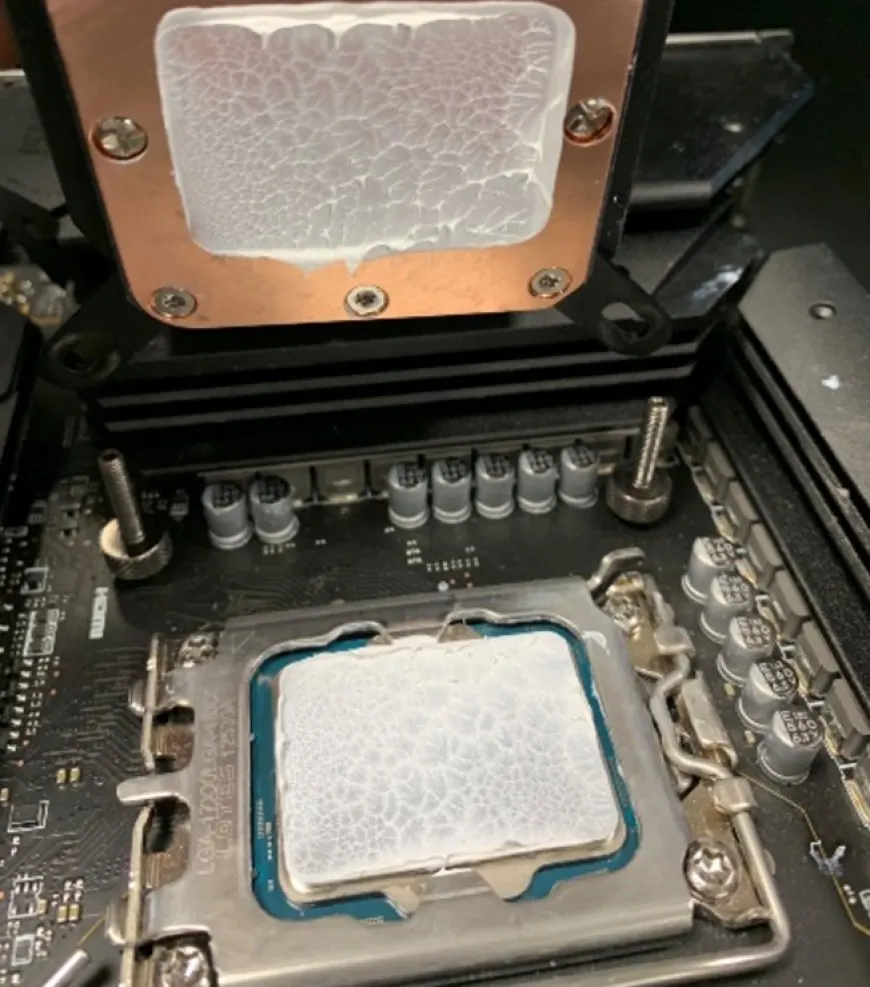 Various AIO CPU coolers are tested on Intel Alder Lake LGA 1700 CPUs to assess thermal contact performance.