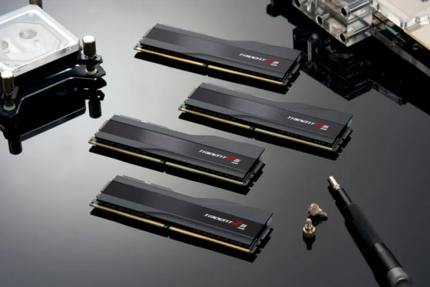 G.SKILL Trident Z5 DDR5 memory module during a 7000 MHz overclocking demonstration