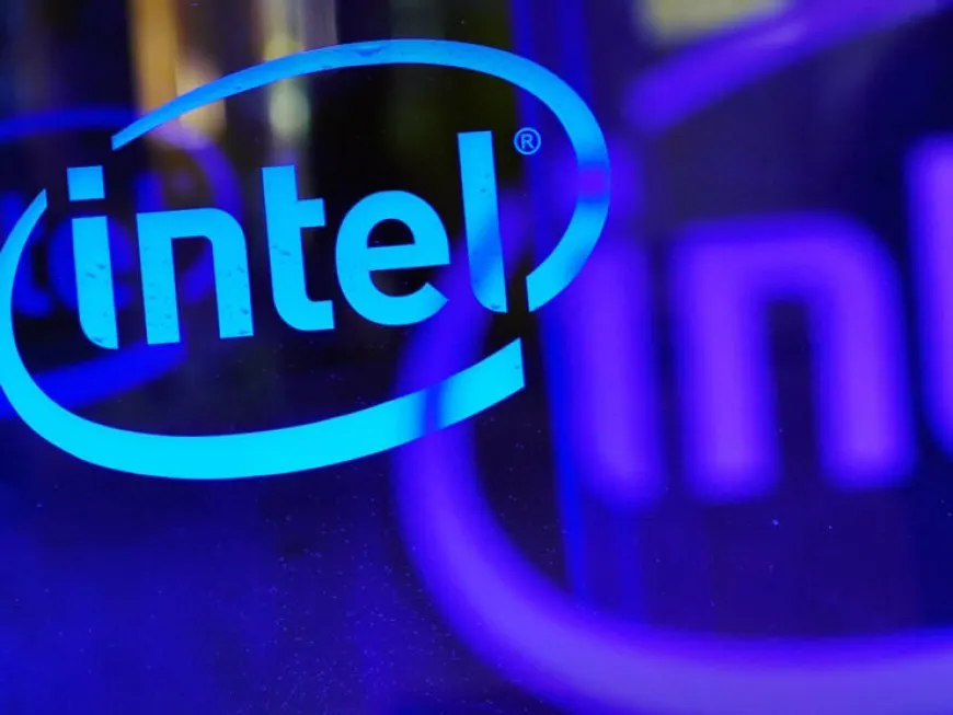 Intel Q3 2021 earnings results showing record revenue from data center, Mobileye, and IOTG segments.