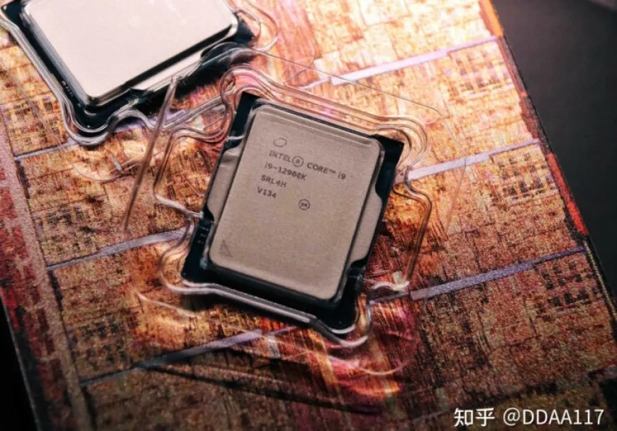 The Intel Core i9-12900K runs at 5.3 GHz across all cores during an AIDA64 stress test at 1.44V and 400W power.