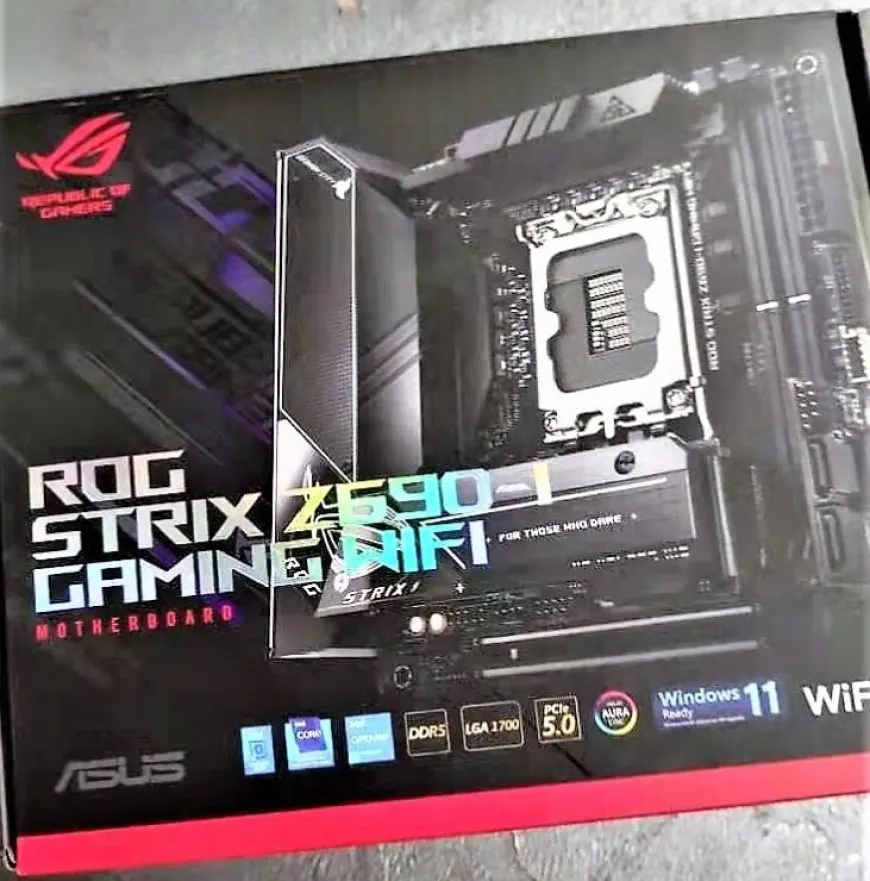 This packaging displays the ASUS ROG STRIX Z690I Gaming WiFi motherboard and its compact ITX design for Alder Lake process...