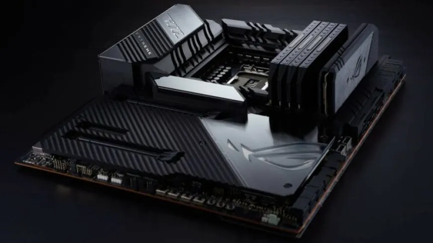 Intel Core i9-12900 Alder Lake CPU installed on ASUS ROG Maximus Z690 Extreme motherboard.