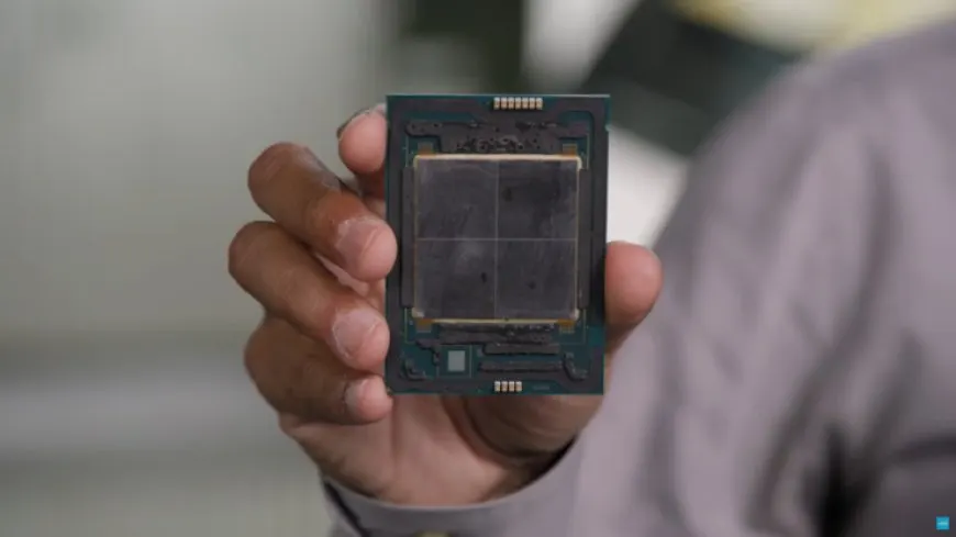 This diagram shows the Intel Sapphire Rapids-SP Xeon die layout with four HBM2E stacks and fourteen EMIB interconnects.