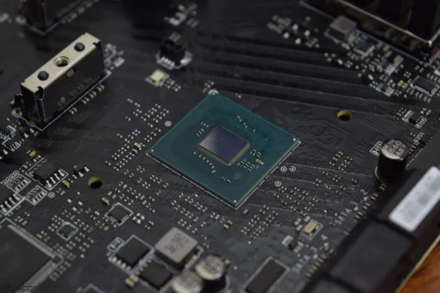 Intel 600-series chipsets X699, Z690, and W680 appear in recent driver files.