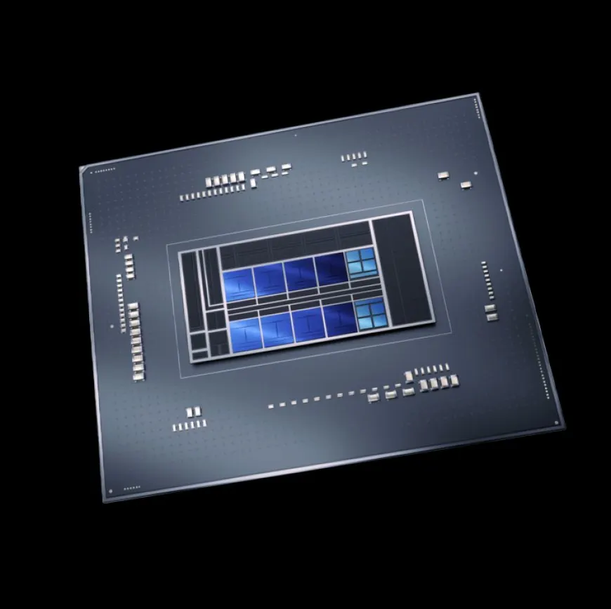 Diagram of Intel Lunar Lake architecture highlighting Lion Cove cores and 30 percent IPC gain over Meteor Lake.