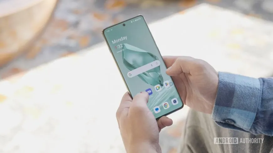 OxygenOS 15 interface showing a separate control center, iOS-style volume controls, and lock screen customization options.
