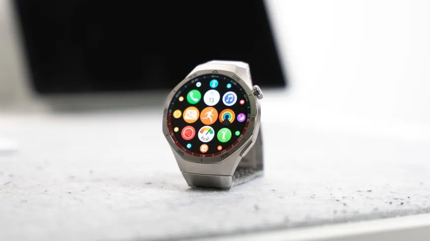 Huawei Watch GT 5 and GT 5 Pro smartwatches are displayed alongside their fast charging accessories.