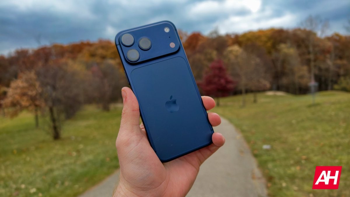 The iPhone 21 ultrawide camera module features a 200 megapixel sensor and supports 8K video recording.