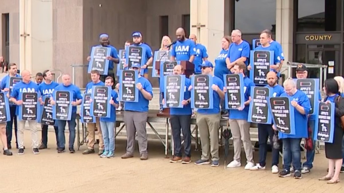 Union workers rally outside Apple Towson store to protest closure and alleged discriminatory practices.