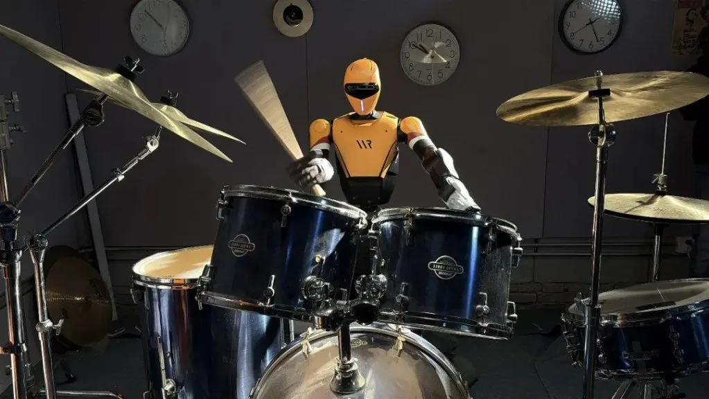 Titan o1 humanoid platform engineered for real-time motion imitation and industrial research.