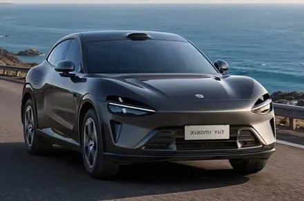 The Xiaomi YU7 Standard Edition electric SUV is shown in this exterior photograph.