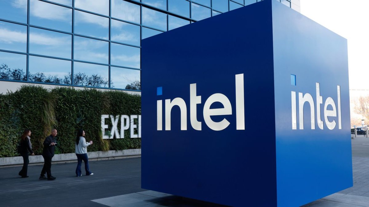 Intel Crescent Island Leaked PCB Reveals LPDDR5X Strategy and Xe3P Architecture