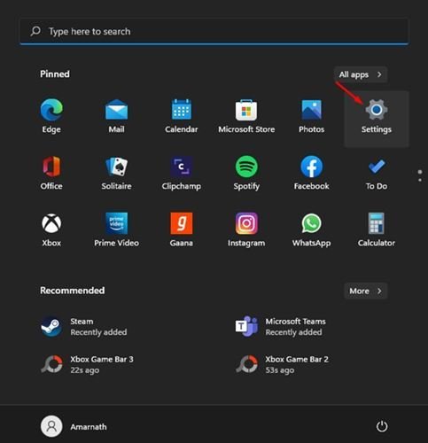 The Windows 11 screen recording interface displays native capture tools and recording controls.