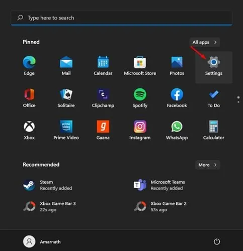 The Windows 11 screen recording interface displays native capture tools and recording controls.