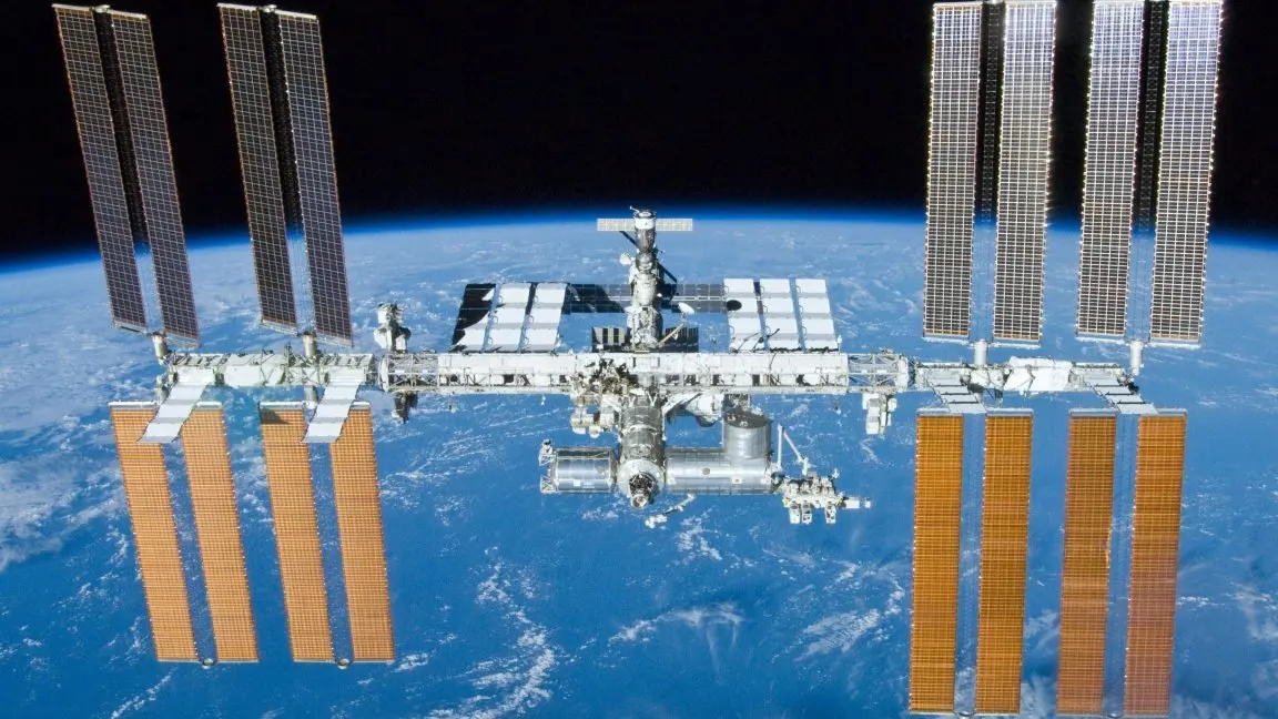Engineers monitor the ISS PrK transfer tunnel for a renewed atmospheric leak as extension plans face scrutiny.