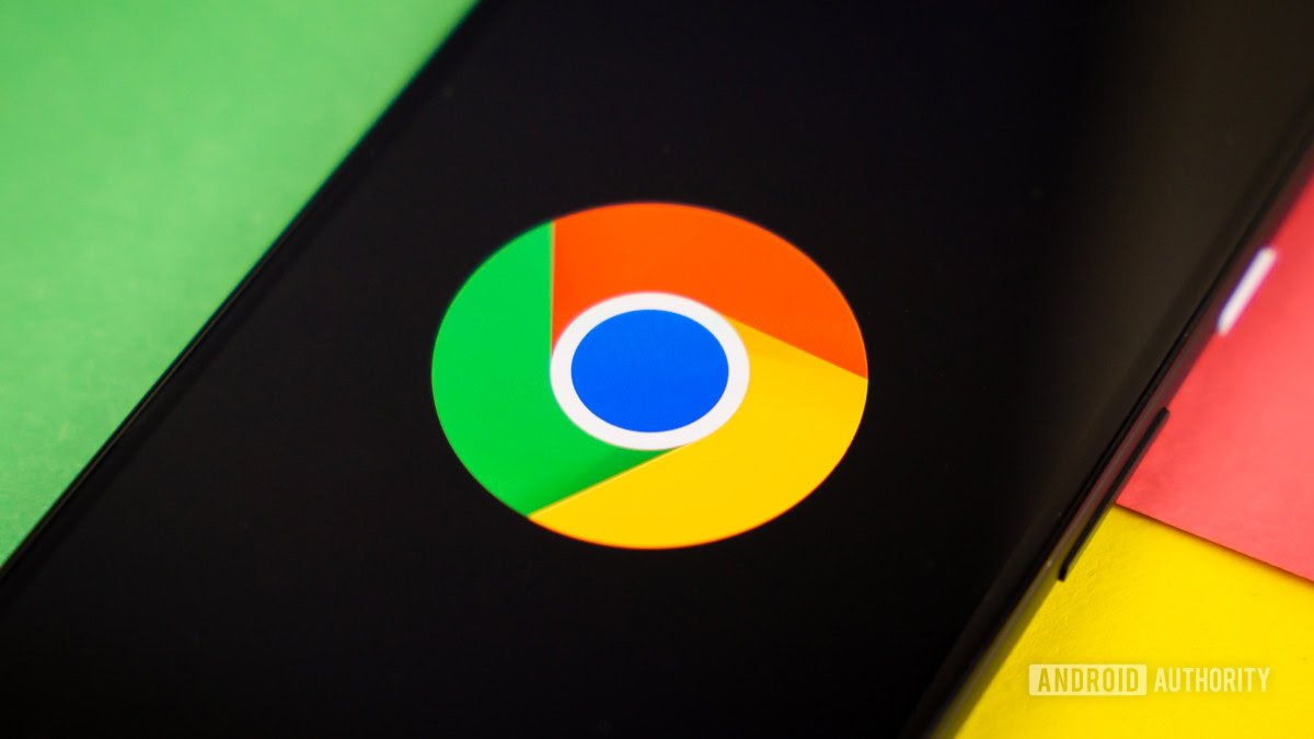 An Android tablet displays a Chrome browser crash notification caused by the five-window limit bug.