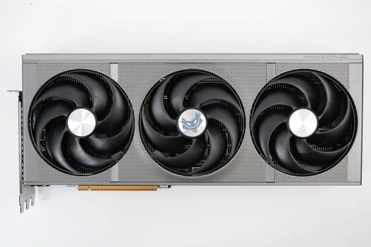 AMD Radeon graphics card cooling fans and Zero RPM thermal threshold configuration interface.
