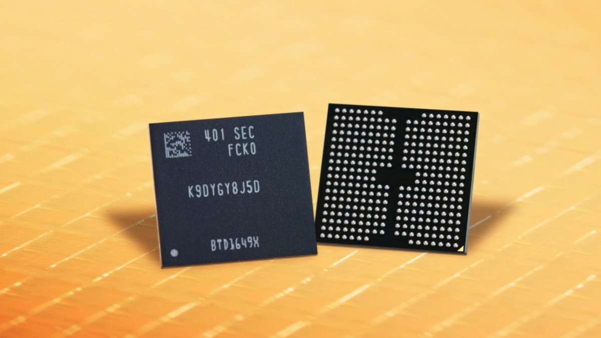 Samsung Stacks Two 450-Layer NAND Chips Into a 900-Layer V-NAND