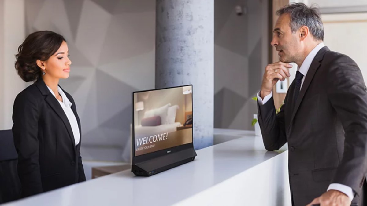 The Philips 24B2D5300 monitor displays two independent screens with HDMI and USB-C connections.