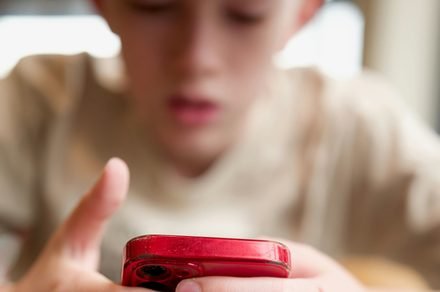 UK Police Demand Strict Social Media Age Restrictions for Minors