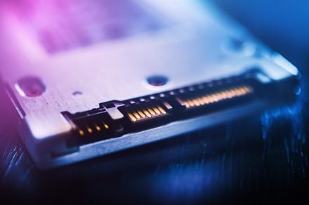 This diagram shows how solid state drive timing variations expose browsing history and active applications.