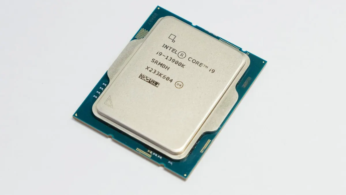 This image shows the Intel Core i9-13900K processor die and heat spreader.