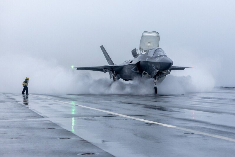 F-35 software delays leave UK buying time with US glide bombs