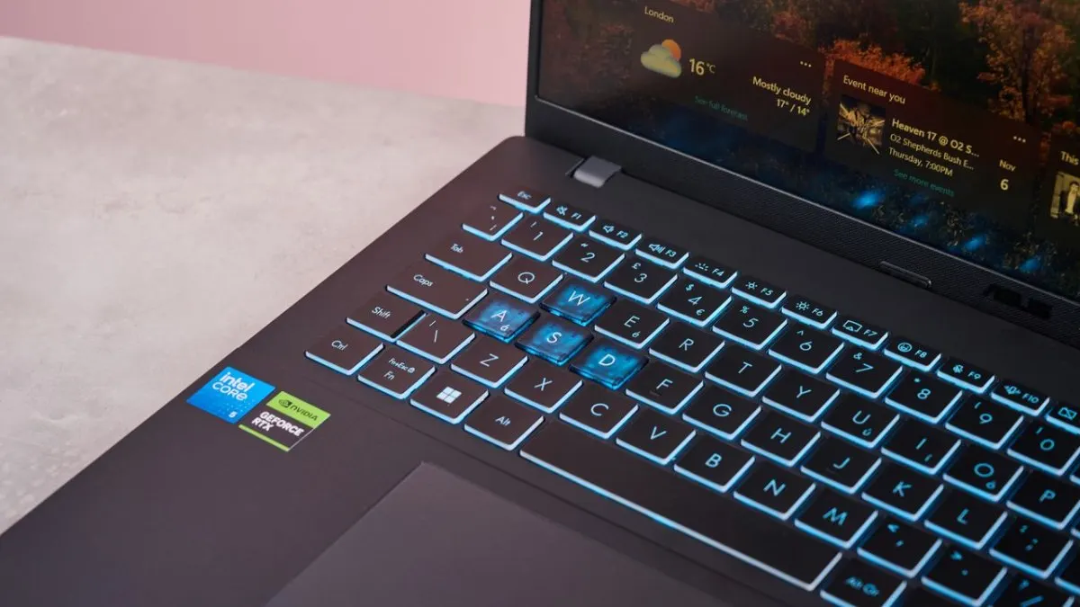 The Asus V16 laptop features an Intel Core 7 processor, RTX 5060 graphics, 32GB RAM, and a 16-inch 144Hz display.