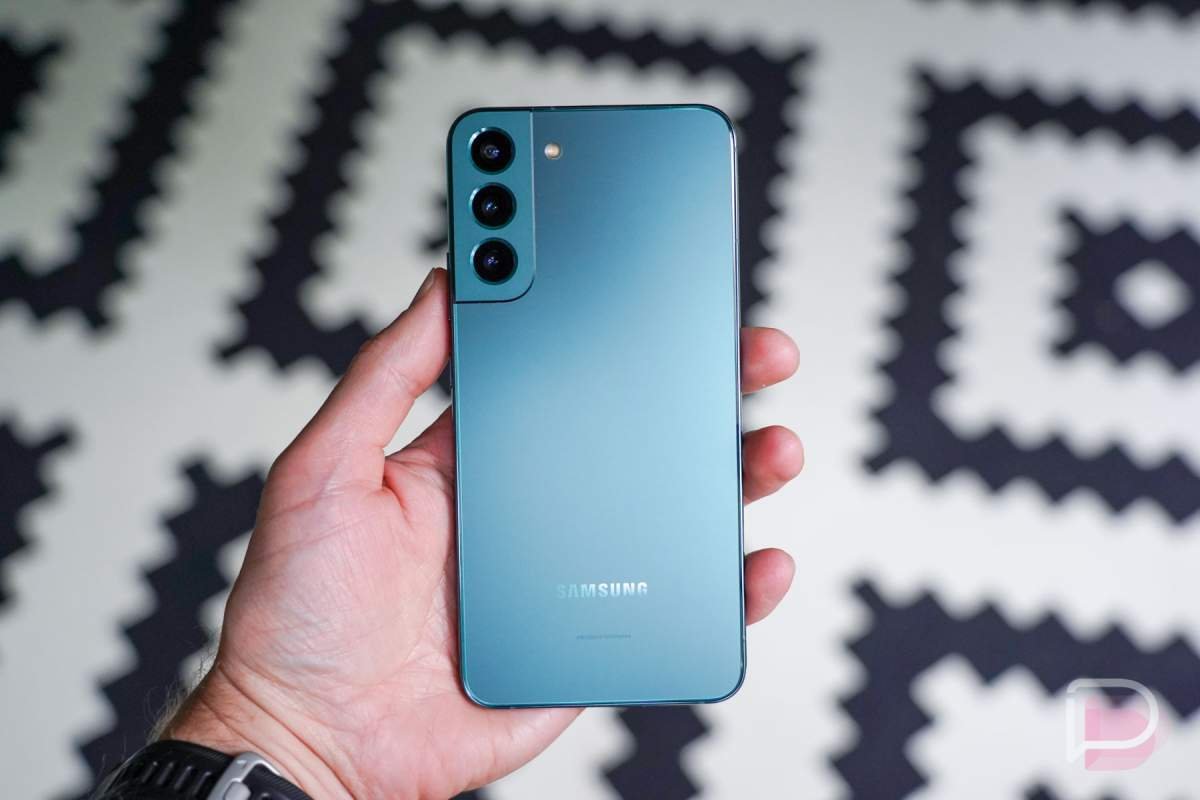 Older Samsung flagships and foldable devices receive May system updates.