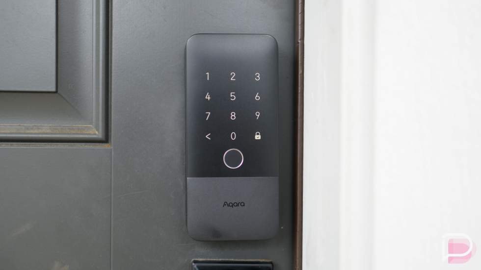 The Aqara U400 smart lock is installed on a residential door and features a digital keypad with wireless connectivity.