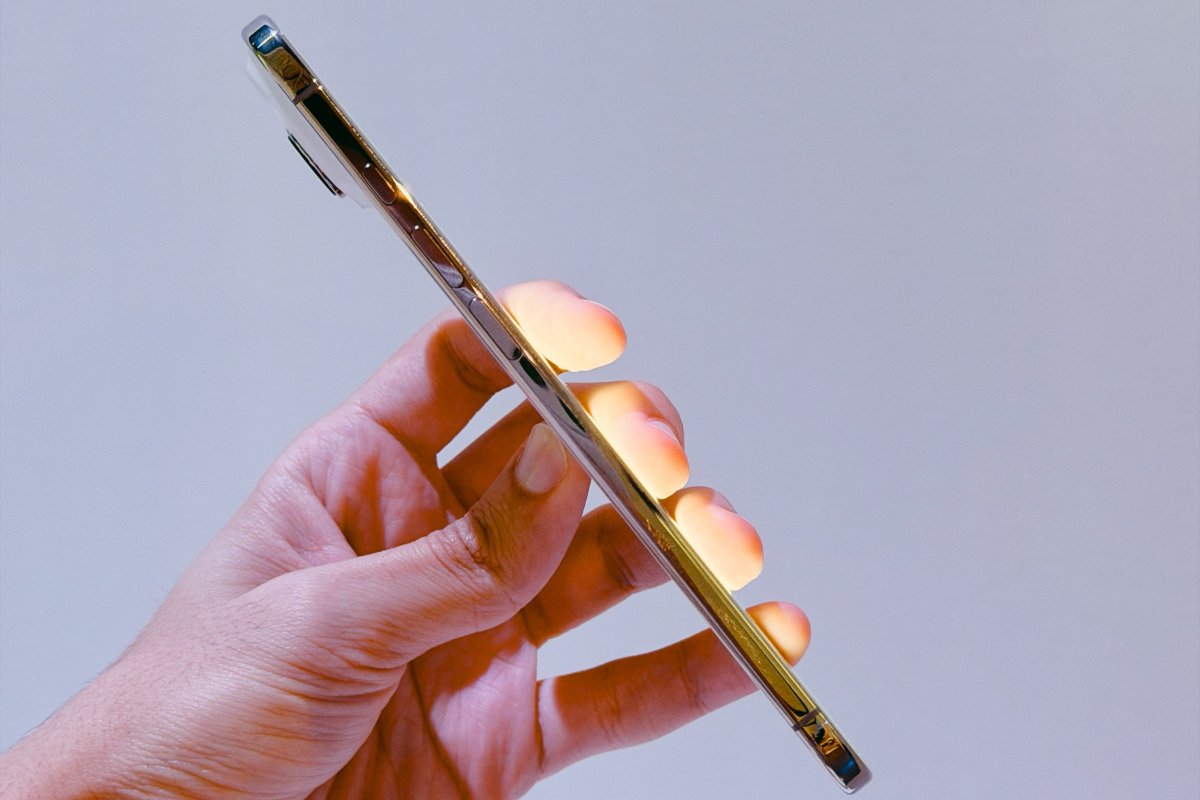 Apple built the dream iPhone. Why doesn’t anyone want it?
