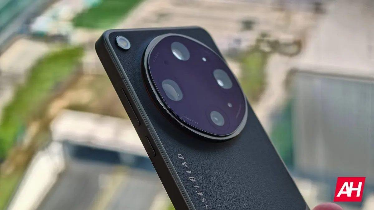 OPPO Find X10 Ultra smartphone with Samsung 200 megapixel camera sensor and Large Optical Field Integration Circuitry.