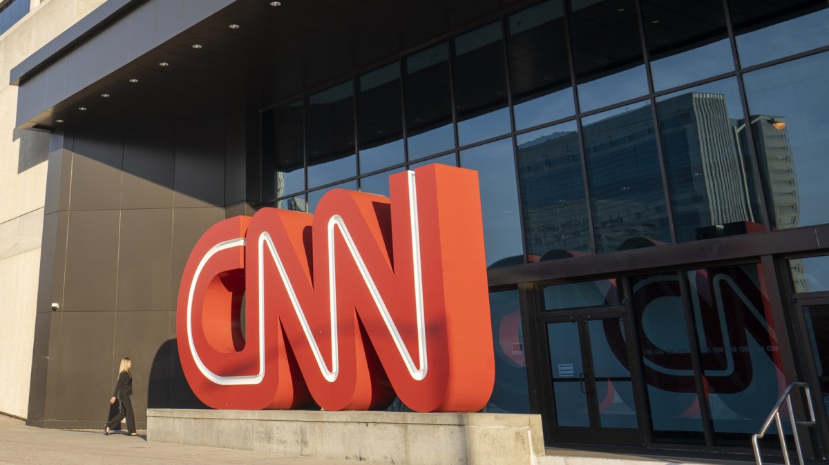 CNN and Perplexity AI logos alongside legal documents illustrating the copyright infringement lawsuit