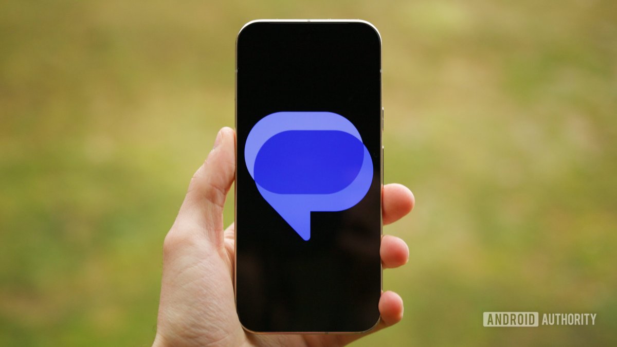 The Google Messages compose screen displays a floating menu with a direct SIM switching shortcut.