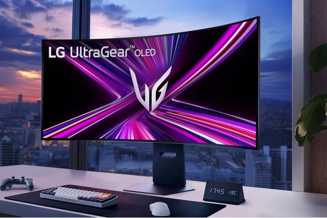 LG UltraGear GX9 Review: Why 45-Inch OLED Size Matters