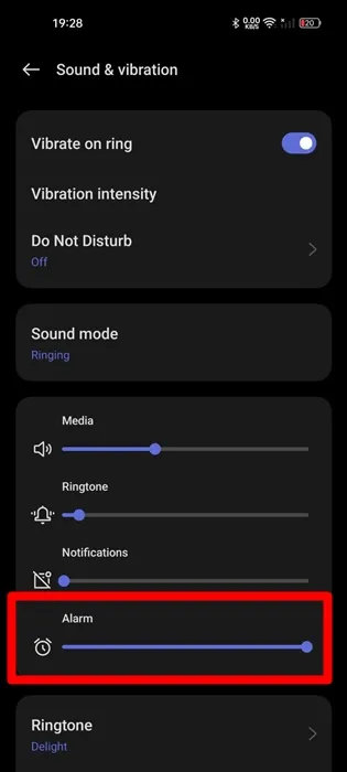 Android alarm volume settings screen showing the volume slider and adjustment options.