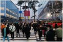 Samsung's bonus deal is fueling employee resentment over a 100x payout gap between memory division staff and those making smartphones, TVs, and home appliances (Yoolim Lee/Bloomberg)