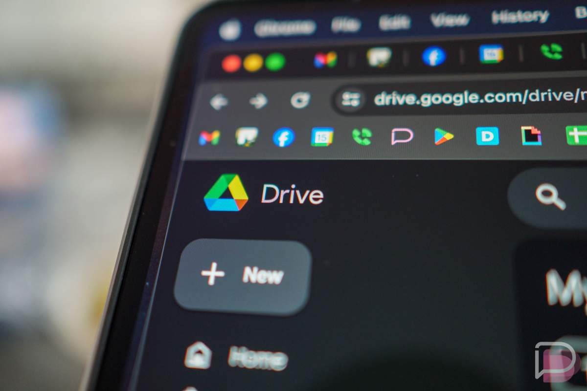 Google Drive Android scanning interface displays automatic page splitting and duplicate detection options.