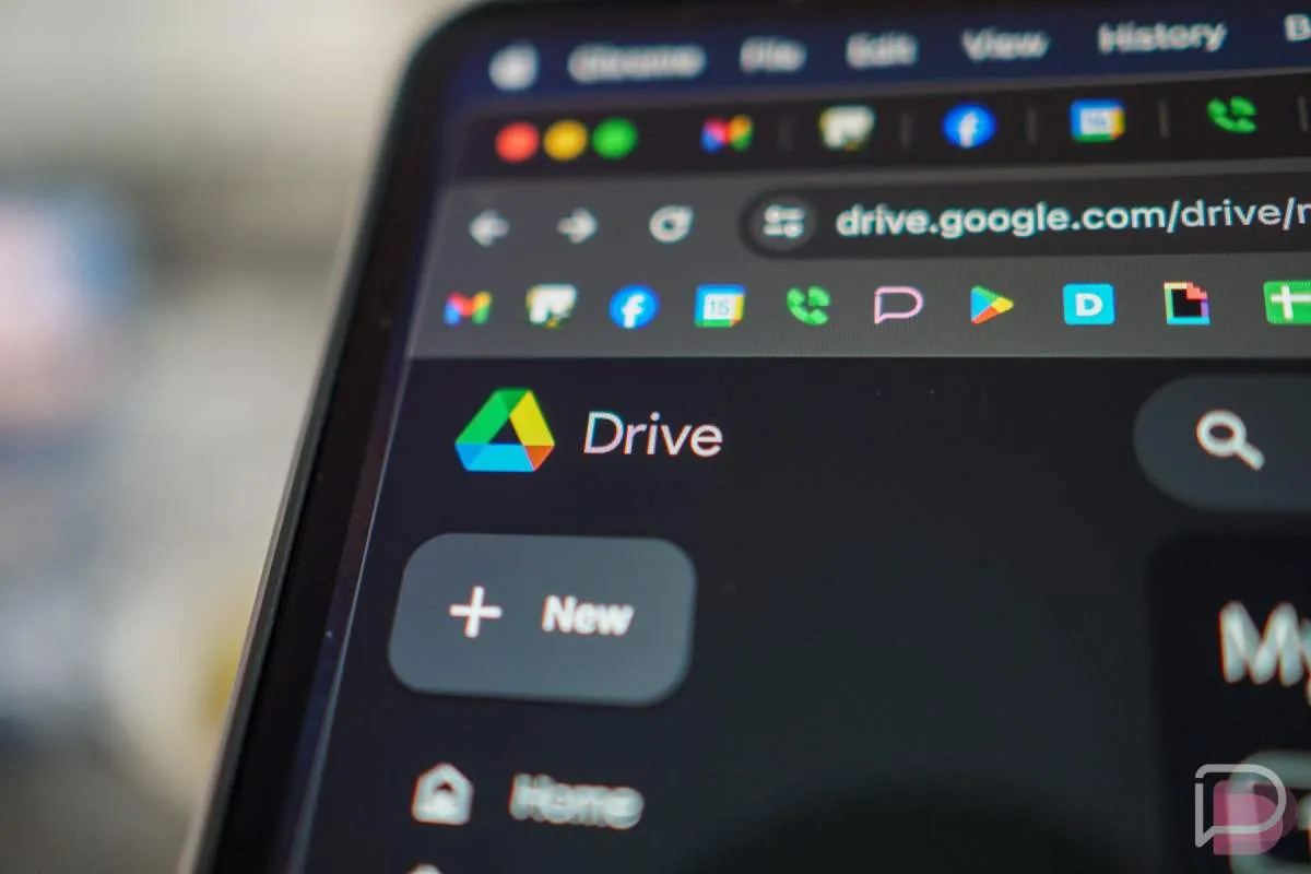 Google Drive Android scanning interface displays automatic page splitting and duplicate detection options.