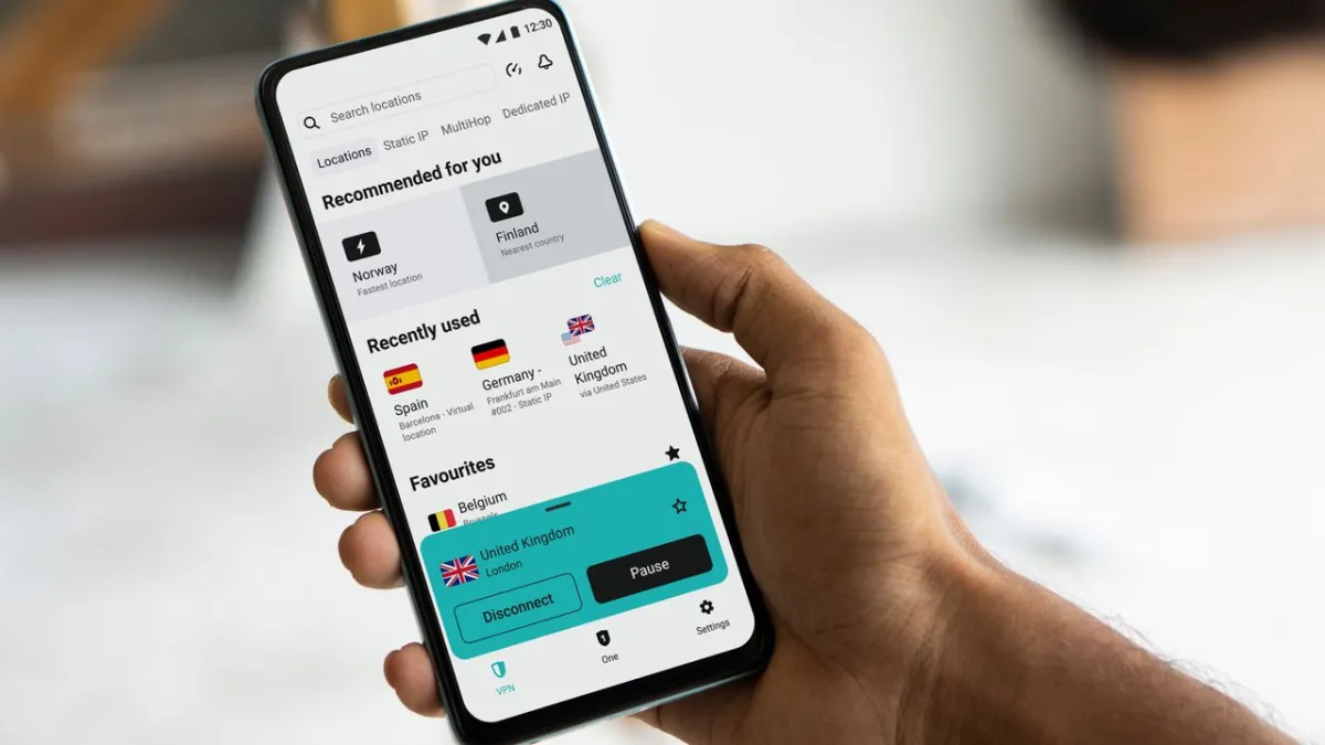 Surfshark VPN promotional banner highlighting Amazon gift card reward