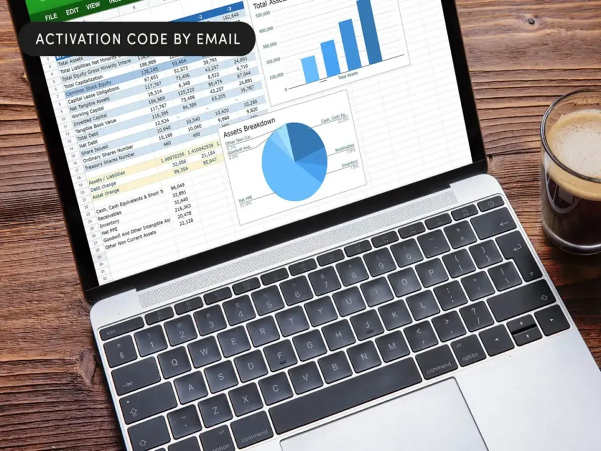 This graphic compares Microsoft Office Home and Business 2021 for Mac lifetime pricing with subscription models.