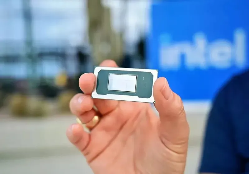 Intel 18A processor chips are arranged on a silicon wafer.
