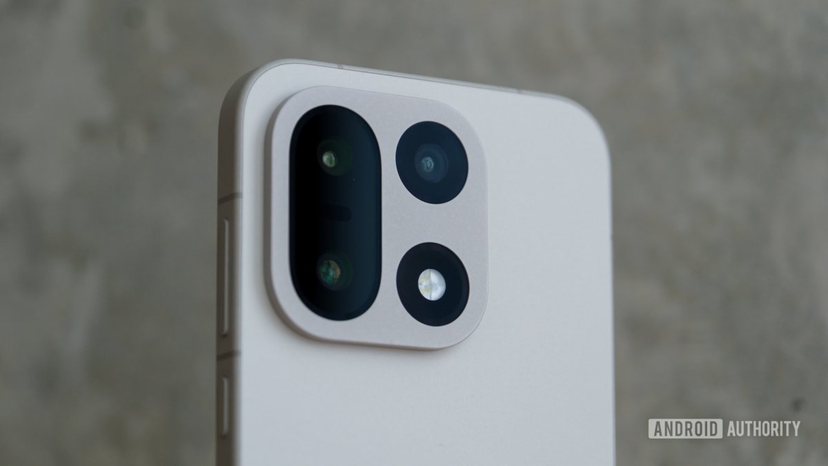OnePlus 16 camera specs: 50MP main sensor, 200MP telephoto lens, high refresh display, and larger battery.