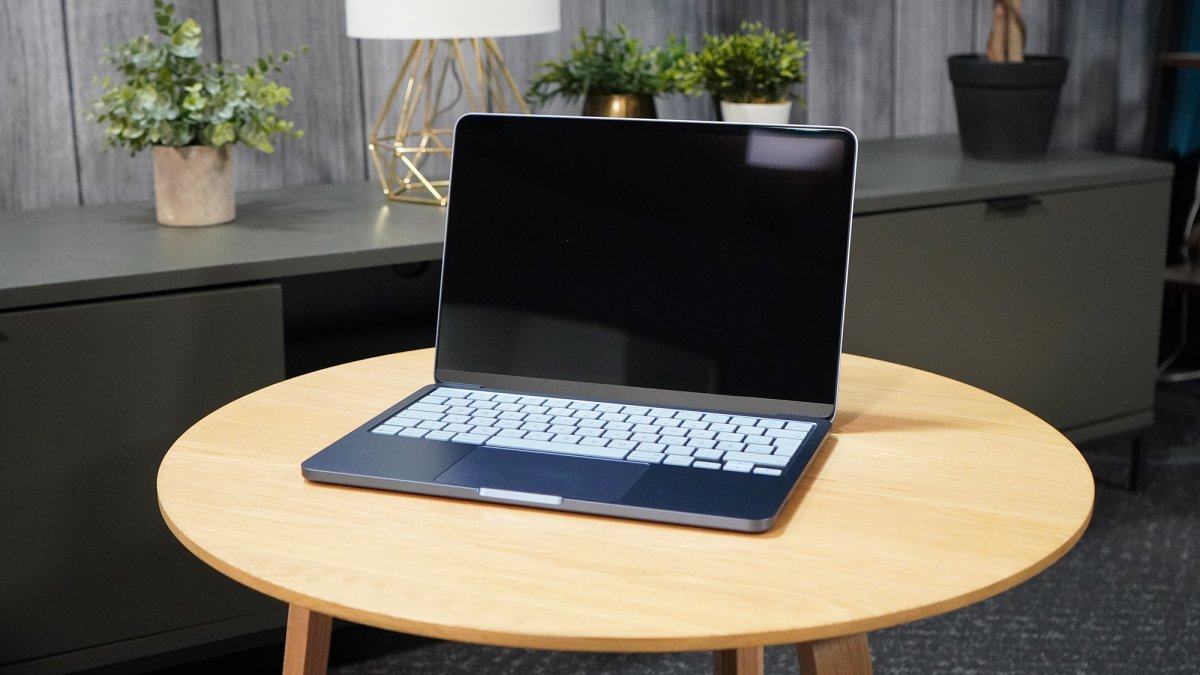 How Competitor Reactions to Apple's Laptop Strategy Shift Industry Priorities