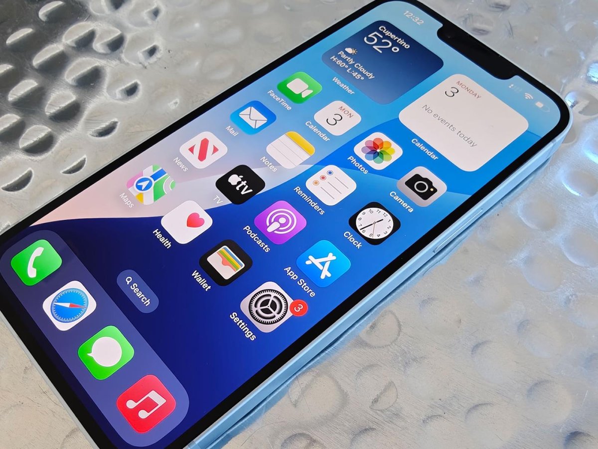 iPhone 16e vs Android Benchmark Analysis: Performance and Market Positioning