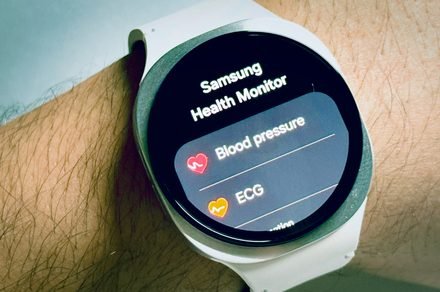 The Galaxy Watch interface displays artificial intelligence health analysis and long term wellness trends.