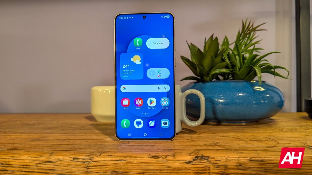 Samsung Galaxy S25 Series May 2026 Software Update Rolling Out: What's New?