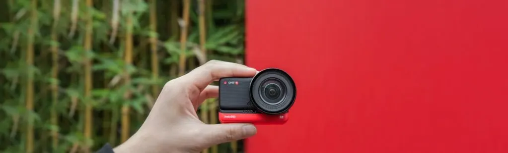 The illustration shows GoPro and Insta360 logos during a patent dispute resolution announcement.