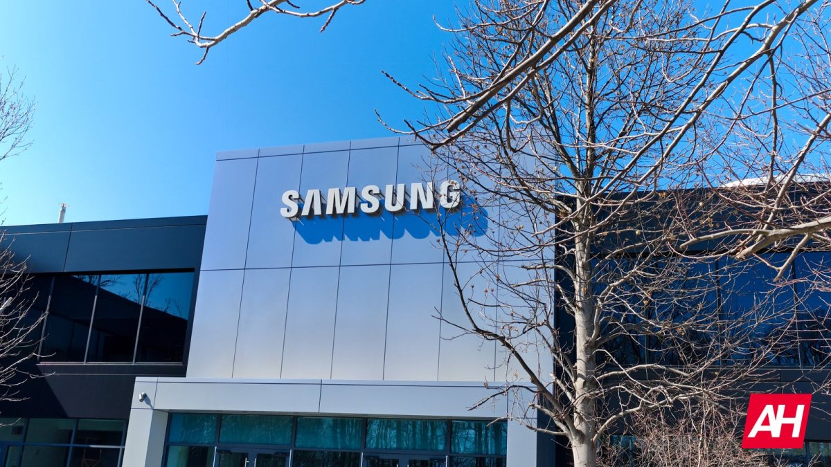 Samsung Unveils First 900 Layer Storage Chip Prototype