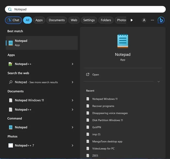 The Notepad settings window displays the startup option to prevent opening previous files on Windows 11.